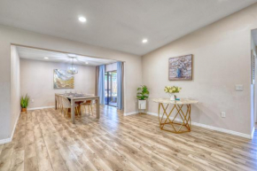 11 sleeps, 3bd/2bth house, Hot tub, free parking
